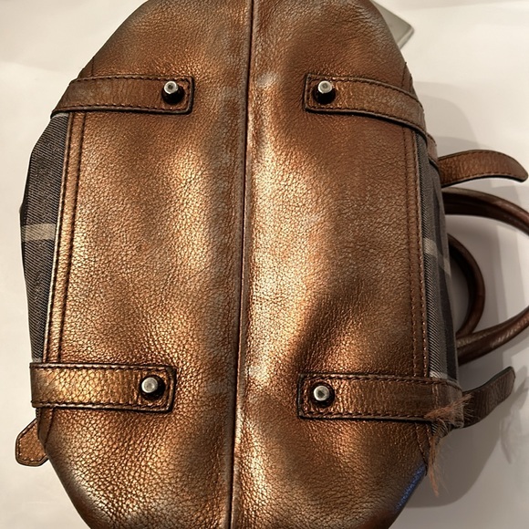 Burberry Medium Check Tote Bag - Picture 6 of 12